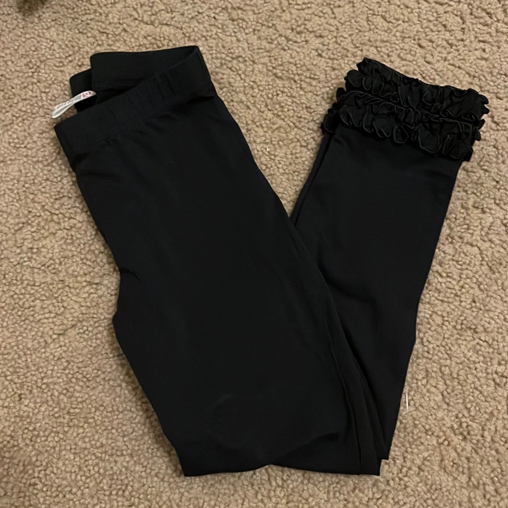Girls size 6/7 ruffle butts leggings